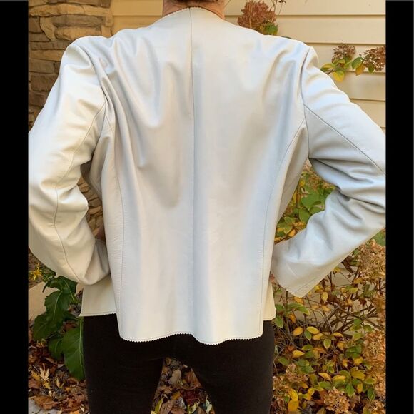 Isda&Co light grey V-neck fine leather jacket, buttons in front, Large - Picture 5 of 8